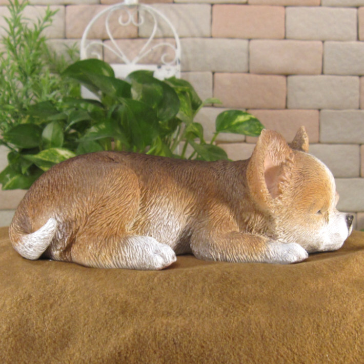 犬　置物 リアル　ウトウト・ねむねむ　チワワ　いぬ　動物オブジェ　ガーデン　オーナメント　店舗　カウンター　装飾　オブジェ　インテリア　玄関先　庭　犬好きさん人気ギフト　動物人気ギフト　クリスマスプレゼント　お誕生日祝い　母の日人気　父の日人気　敬老の日人気