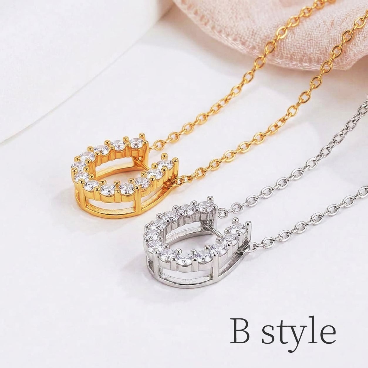 ネックレス レディース リズ ケリー ホースシュー 馬蹄 シルバー ゴールド 金属アレルギー 対応 アクセサリー 母の日 誕生日 プレゼント 女性 彼女 結婚記念日 妻 おすすめ 人気 プリザーブドフラワー ジュエリーボックス ラッピング付き ギフト 