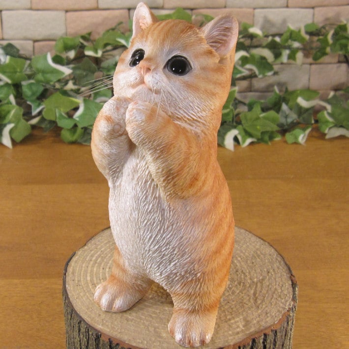 猫　置物 リアル　シンお願いキャット　１　チャトラ　ネコ　動物オブジェ　ガーデン　オーナメント　店舗　カウンター　装飾　オブジェ　インテリア　玄関先　庭　ねこ好きさん人気ギフト　動物人気ギフト　クリスマスプレゼント　お誕生日祝い　母の日人気　父の日人気　敬老の日人気