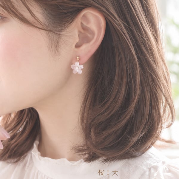桜樹脂ノンホールピアス（イヤリング）☆日本製】軽い着け心地が病みつきに♪カフとしても使える☆職場、オフィス、ママにおすすめ♪結婚式/謝恩会/卒業式/入学式/入園式/プチギフト