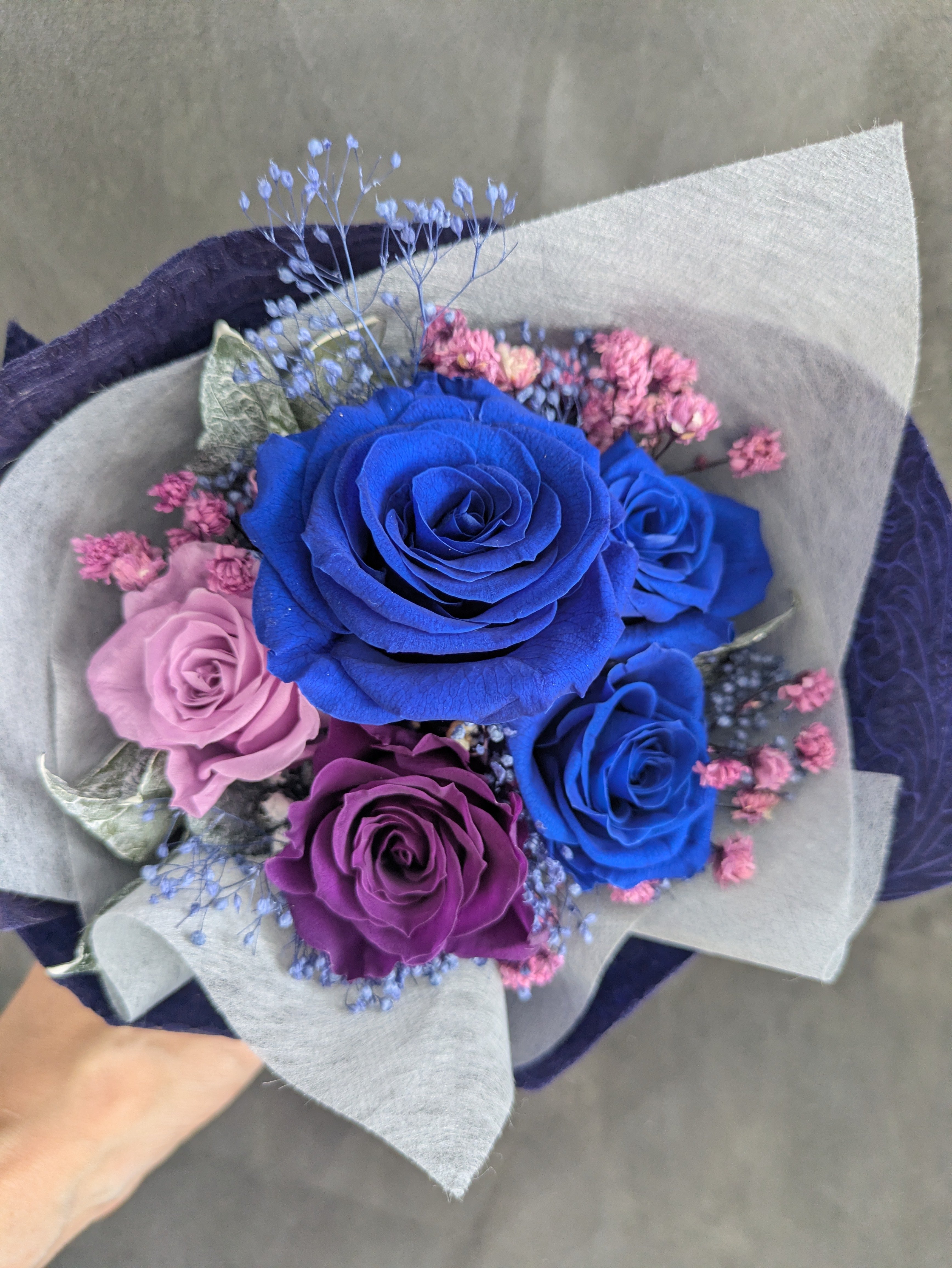 プリザーブドフラワー青と紫の薔薇の花束ギフトボックス