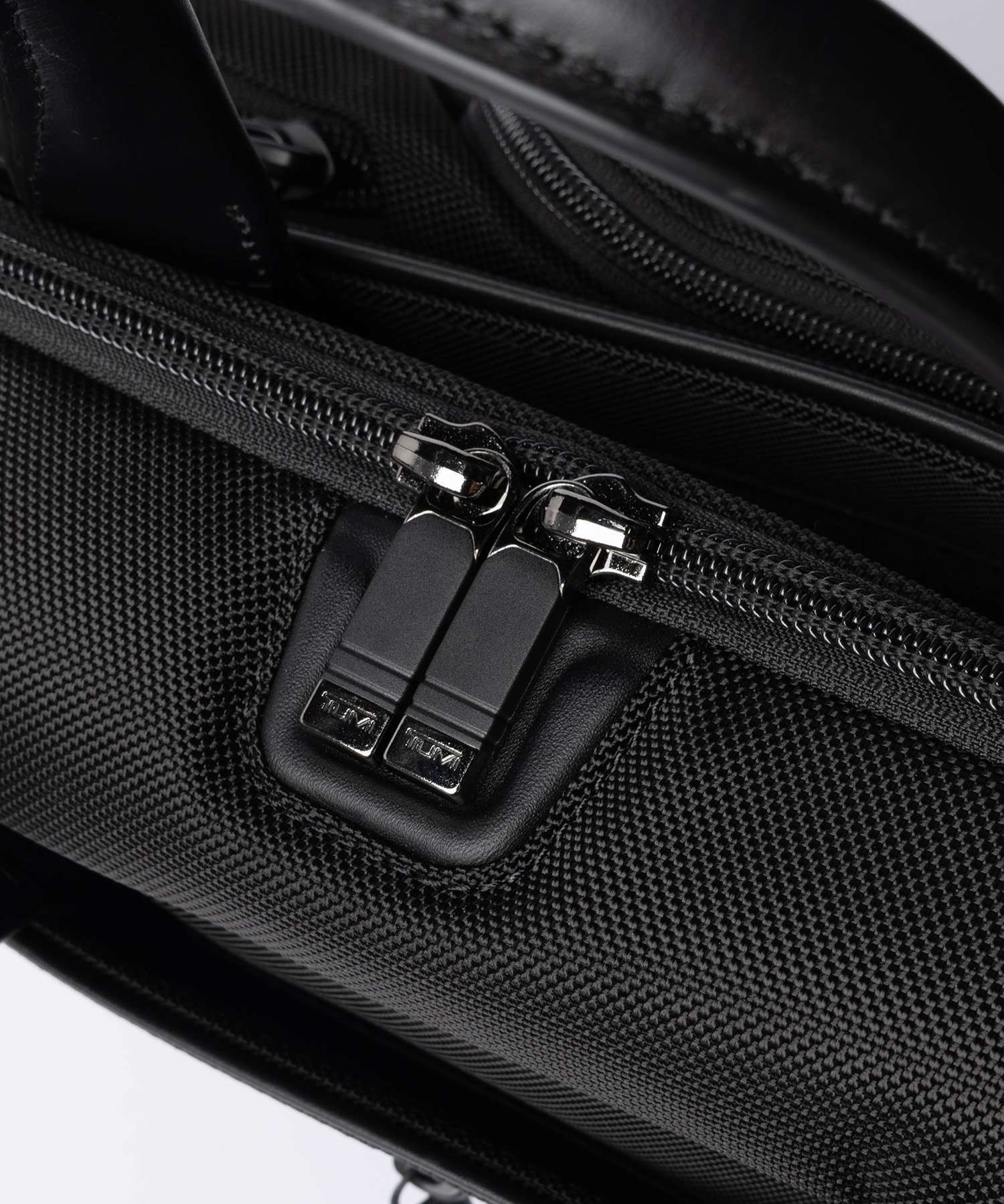 トゥミ TUMI ALPHA アルファ LARGE 17 BRIEFCASE ラージ 17インチ ブリーフケース 02603114D4 158967 ビジネスバッグ 通勤 メンズ バッグ ブラック