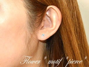 18金 ピアス レディース 花 ブルートパーズ ホワイトゴールドk18 レディース フラワー カラーストーン 花ピアス 11月誕生石 スタッドピアス クリスマス