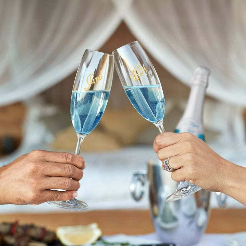 ラ ヴァーグ ブルー 名入れ La Vague Bleue お酒 青 シャンパン 750ml ワイン スパークリングワイン 750 ボトル 名前入り プレゼント ギフト 面白い センス 定年退職 還暦祝い 退職祝い 男性 女性 お祝い 古希 喜寿 傘寿 米寿 卒寿 白寿 百寿 敬老の日