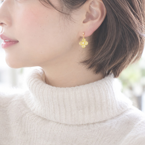 菜の花樹脂ノンホールピアス（イヤリング）☆日本製】軽い着け心地が病みつきに♪カフとしても使える☆職場、オフィス、ママにおすすめ♪結婚式/謝恩会/卒業式/入学式/入園式/プチギフト