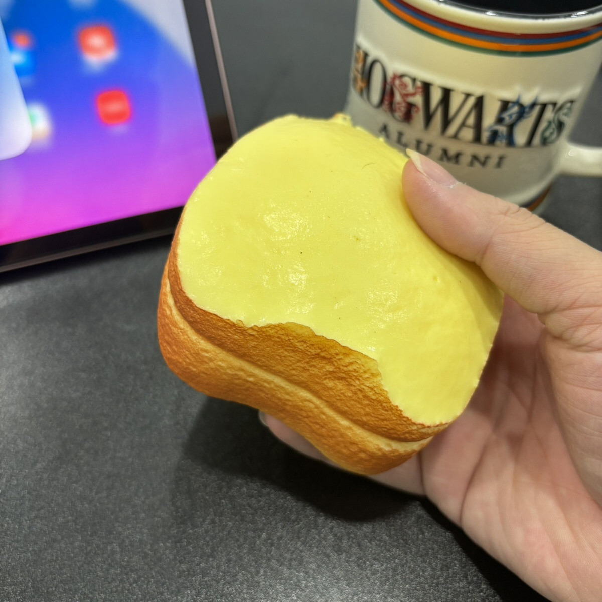ぷにもち スクイーズ トースト パン やわらか もちもち PU素材 低反発 かわいい スマイル おもちゃ 握る 癒し 雑貨 デスク インテリア 暇つぶし 気分転換 プレゼント