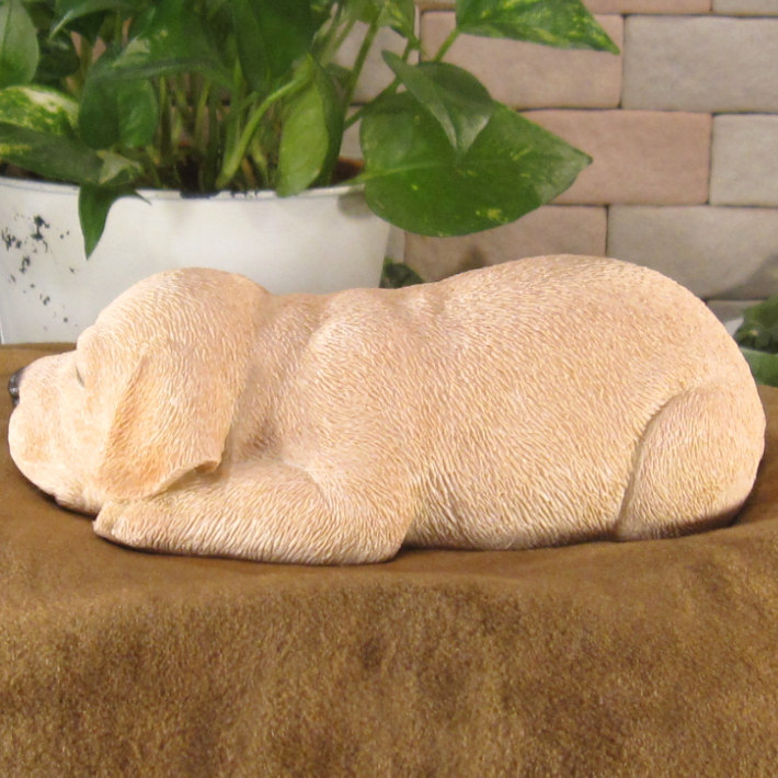 犬　置物 リアル　ラブラドールレトリバー　お昼寝中　いぬ　動物オブジェ　ガーデン　オーナメント　店舗　カウンター　装飾　オブジェ　インテリア　玄関先　庭　犬好きさん人気ギフト　動物人気ギフト　クリスマスプレゼント　お誕生日祝い　母の日人気　父の日人気　敬老の日人気