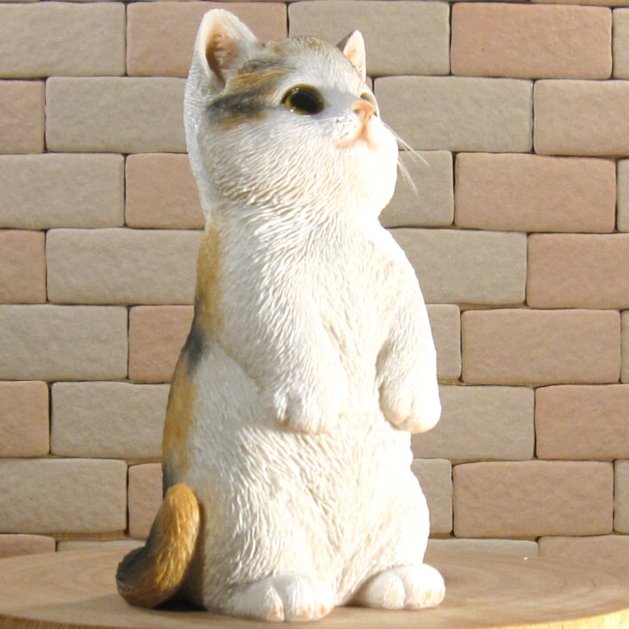 猫　置物 リアル　シンお願いキャット　４　ミケ　ネコ　動物オブジェ　ガーデン　オーナメント　店舗　カウンター　装飾　オブジェ　インテリア　玄関先　庭　ねこ好きさん人気ギフト　動物人気ギフト　クリスマスプレゼント　お誕生日祝い　母の日人気　父の日人気　敬老の日人気