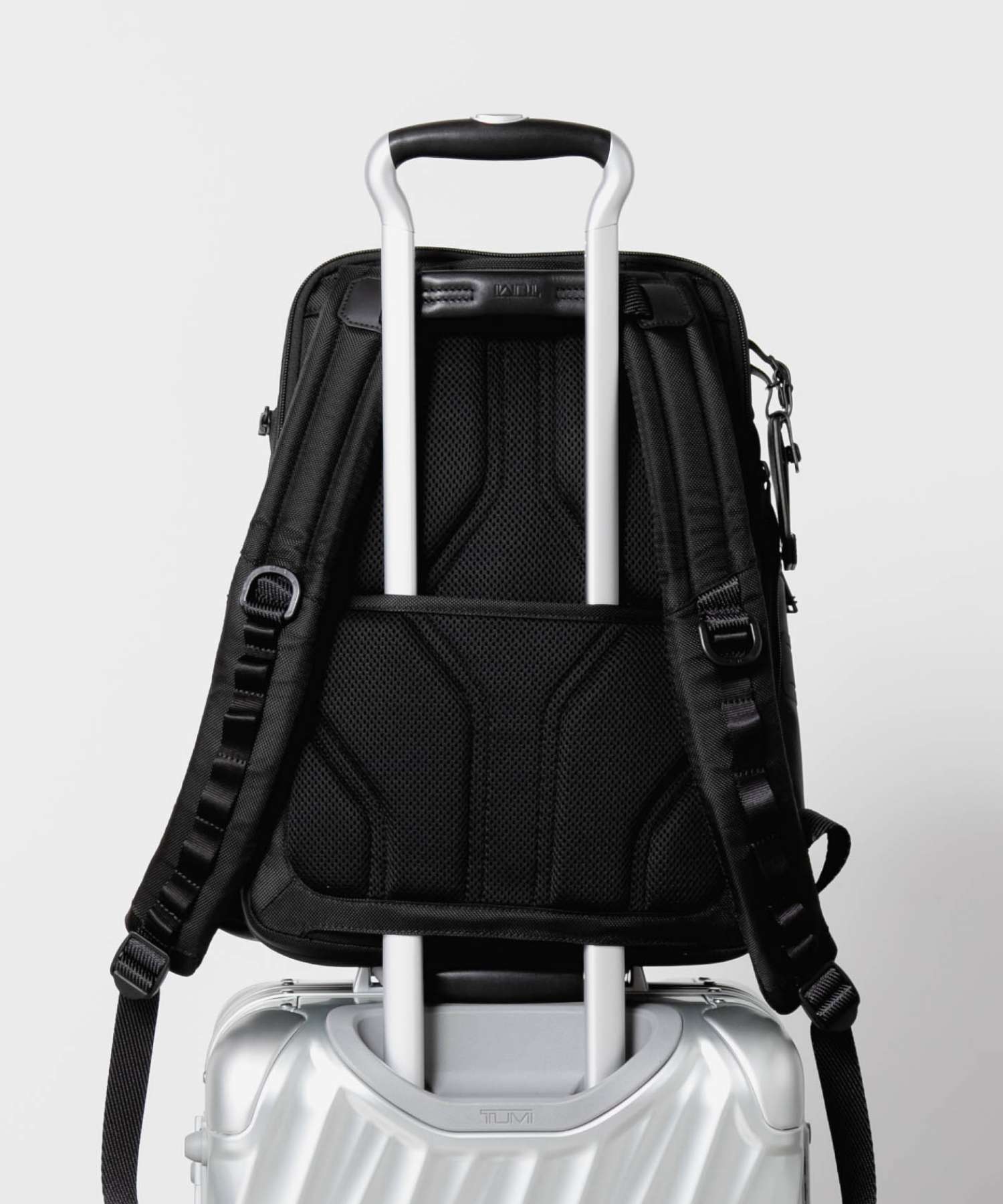 トゥミ TUMI ALPHA BRAVO アルファ ブラボー Navigation Backpack ナヴィゲーション バックパック 0232793D 142479 0232793DGMT 159082 リュックサック メンズ バッグ ブラック 防水加工 ラップトップ収納 PCポケット 収納力 大容量 通勤 ビジネス