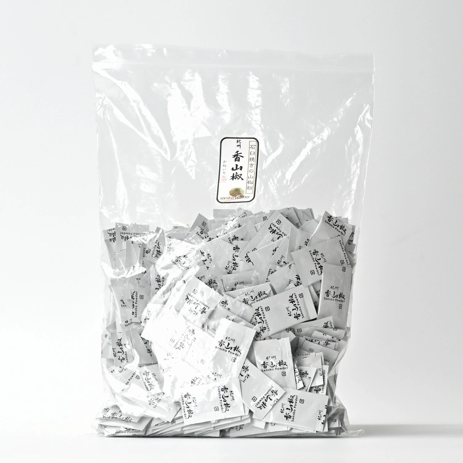 ぶどう山椒 粉 小袋 | 紀州香山椒 香山椒 二味 豆袋 25袋 / 500袋入| 山本勝之助商店 | 石臼挽き 和歌山県産 国産 香り 辛み うなぎ 蕎麦 贈り物 ギフト 麻婆豆腐 鍋