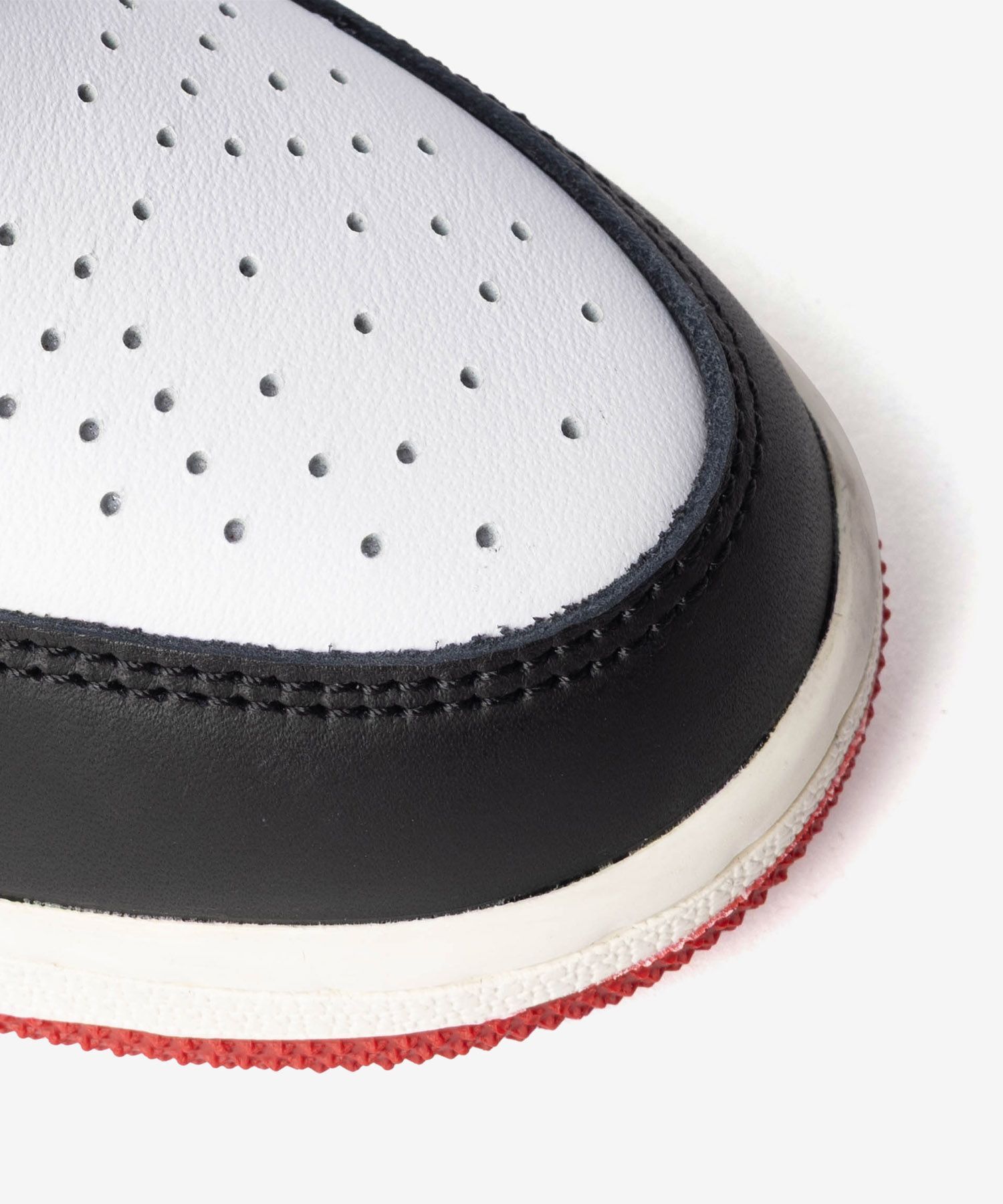 ナイキ NIKE AIR JORDAN 1 RETRO HIGH OG GS BLACK TOE REIMAGINED エアジョーダン レトロ ハイ オージー FD1437 スニーカー ハイカット つま黒 ジュニア キッズ レディース シューズ AJ1