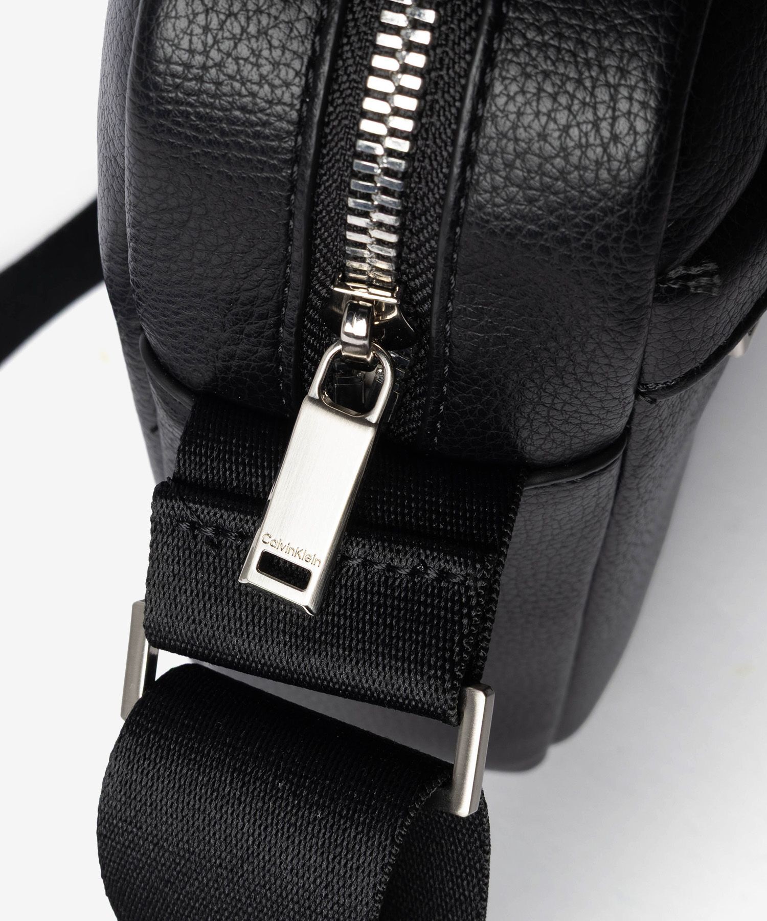 カルバンクライン Calvin Klein RAISED REPORTER レイズド リポーター LV04D3160G ショルダーバッグ メンズ バッグ