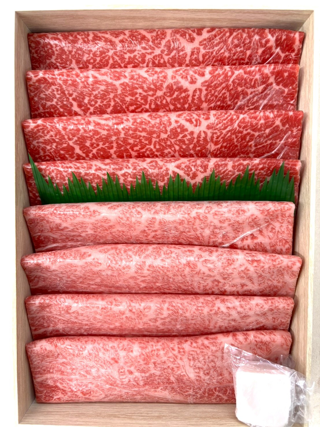 神戸ビーフすき焼き　KBS-36【送料無料※一部地域を除く】牛肉  ギフト 御中元 御歳暮 御礼 結婚内祝 出産内祝 粗品 快気祝い 