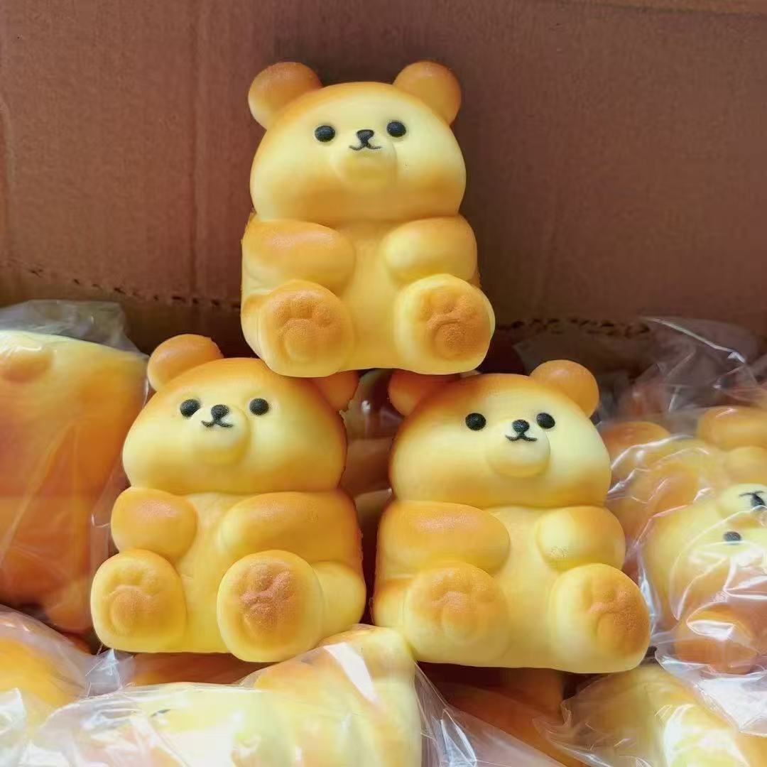 ぷにもち クマ スクイーズ トースト パン やわらか もちもち PU素材 低反発 かわいい 熊 おもちゃ 握る 癒し 雑貨 デスク インテリア 暇つぶし 気分転換 プレゼント