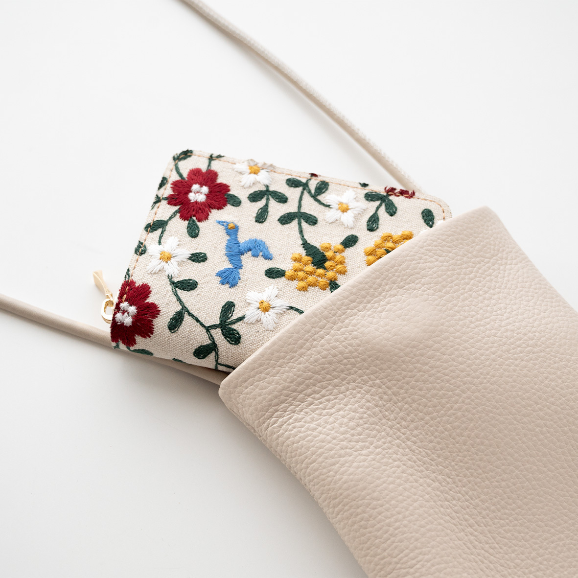 お札が折れない コンパクトウォレット 【 花と鳥 】 全面 刺繍 北欧風