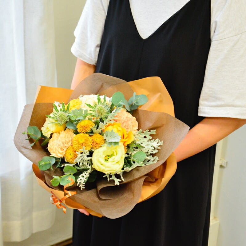 即日発送 色と雰囲気を選んで★おまかせ花束（ブーケ）Ｓサイズ ～ラウンドタイプ～♪ 送料無料 生花花束 フラワー 生花 誕生日 お祝い 御礼 自宅用 発表会 母の日 お中元 お歳暮