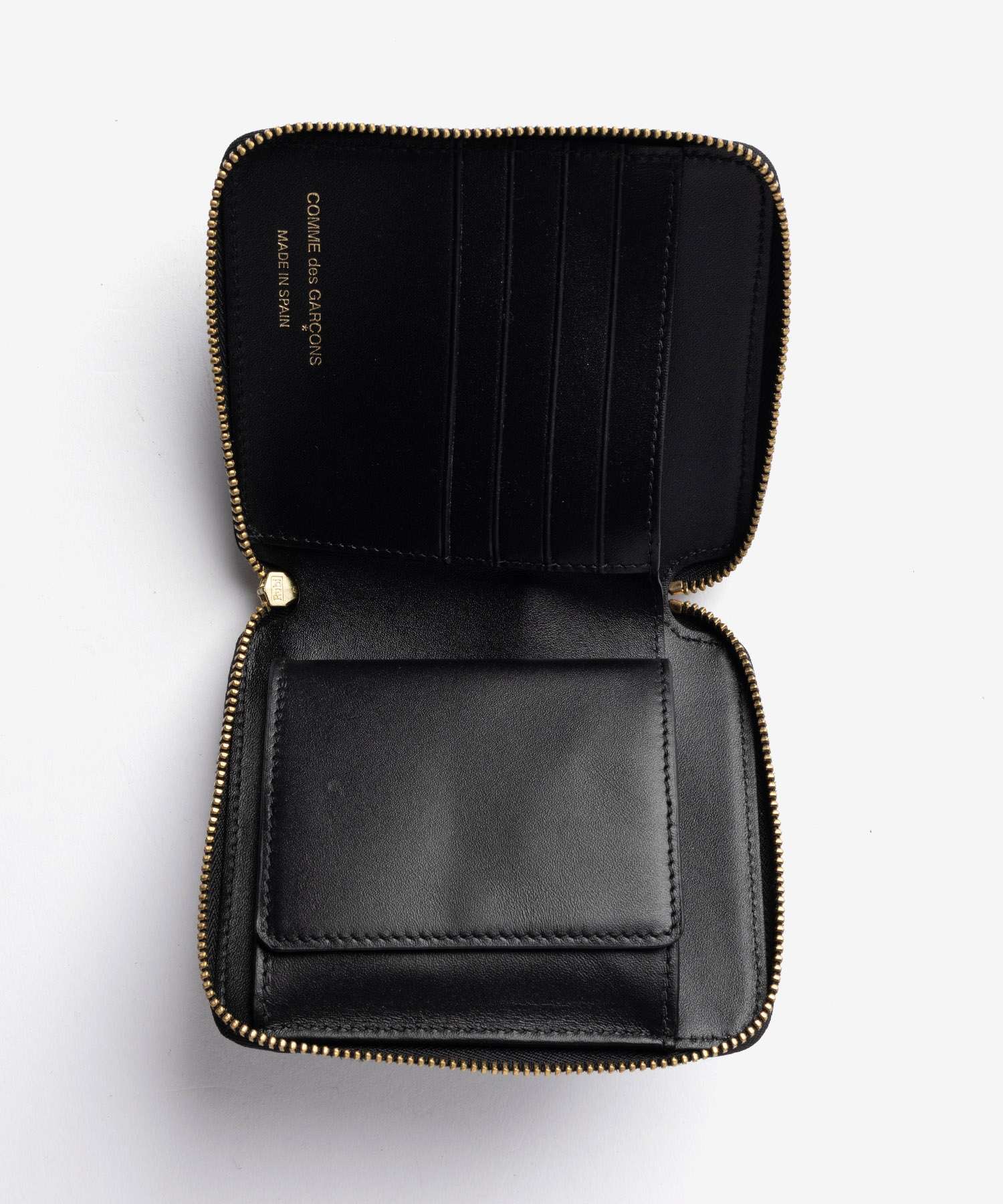 コムデギャルソン COMME DES GARCONS EMBOSSED LOGOTYPE エンボス ロゴタイプ Bifold Wallet 二つ折り財布 SA2100EL ユニセックス 財布