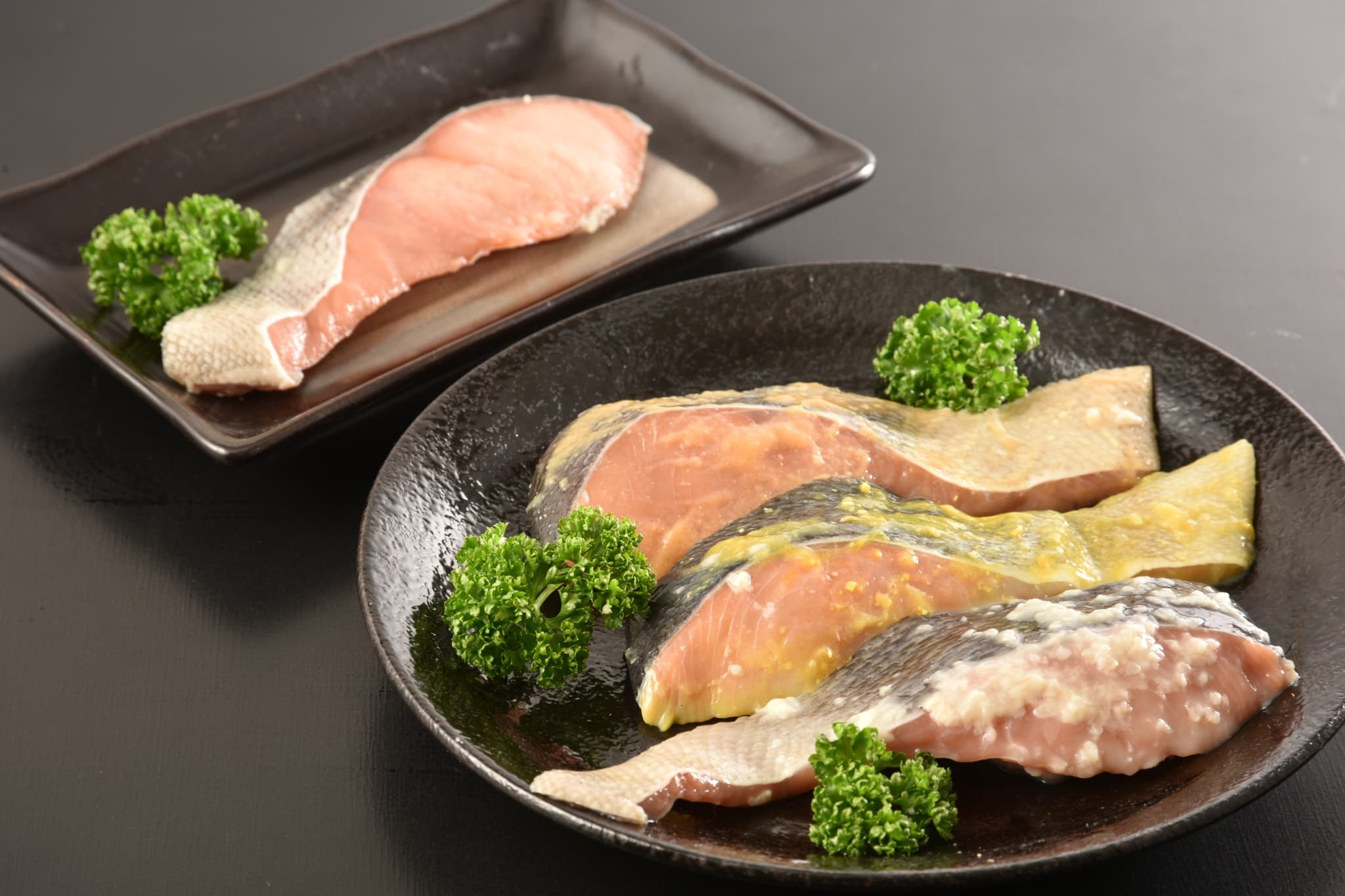 【送料無料・高級ギフト】北海道産 秋鮭三昧(秋鮭西京漬＆秋鮭昆布〆セット)（送料無料 プレゼント グルメ 贈り物  御祝 内祝い 景品 賞品 ご褒美 誕生日 出産祝い 結婚 上司 男 女 友達 新築 引越 送別会 定年 退職祝い 還暦  産地直送  詰合せ ギフト お歳暮 寒中見舞い）