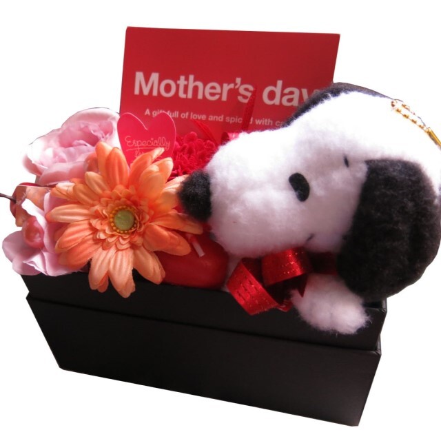 お祝い スヌーピー入り 花 記念日 枯れない アートフラワー系使用 入り 箱を開けてサプライズ スヌーピー入り 横長ボックス ◆スヌーピーカラーはお任せとなります