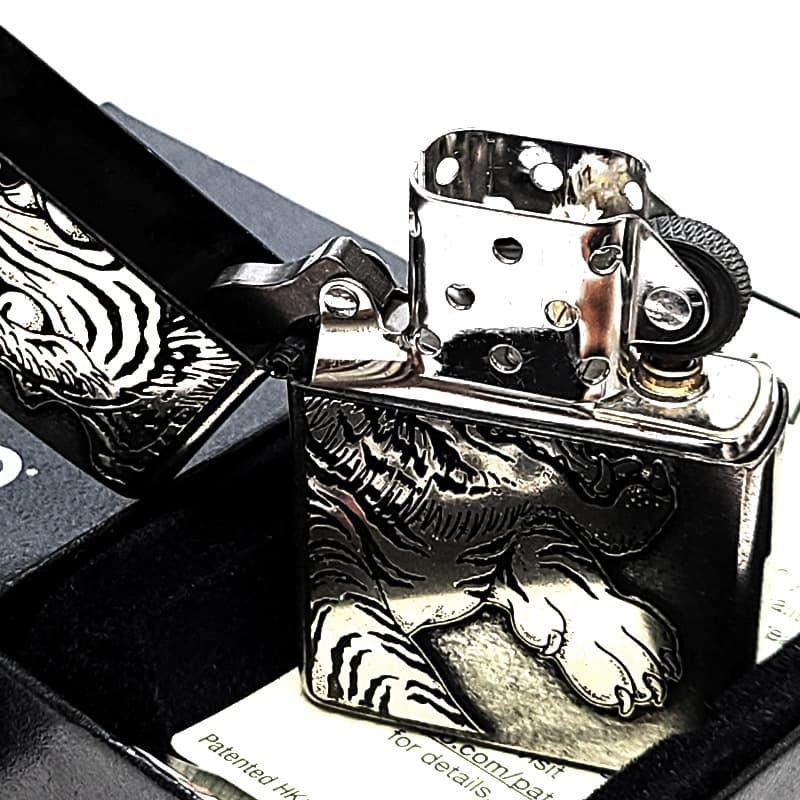 ZIPPO 守護虎 大型メタル貼り タイガー 和柄 クロームイブシバレル 銀 ライター 虎 縁起物 ジッポ アンティーシルバー  日本 おしゃれ 虎彫刻 かっこいい 渋い ギフト メンズ プレゼント