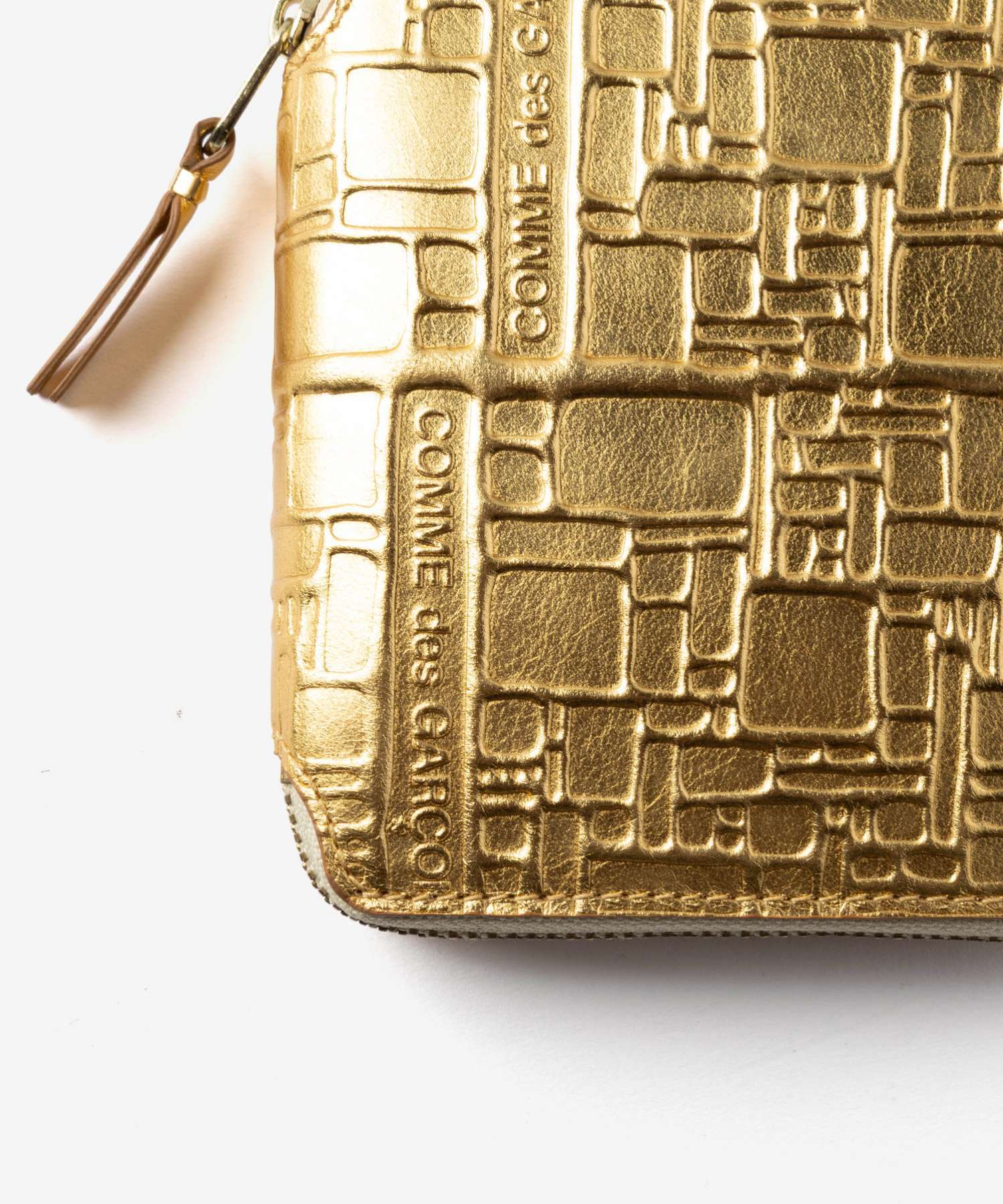 コムデギャルソン COMME DES GARCONS EMBOSSED LOGOTYPE エンボス ロゴタイプ Bifold Wallet 二つ折り財布 SA2100EG ユニセックス 財布