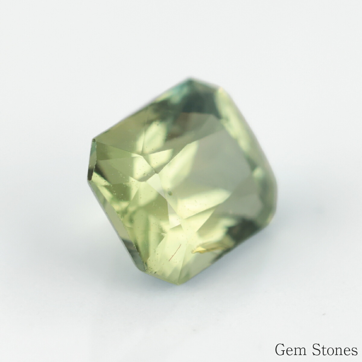 非加熱 グリーンサファイア 0.70ct ルース 宝石 裸石 サファイア グリーン イエロー ジュエリー オリジナル 制作 コレクション 誕生石 9月 記念 お守り 誕生日 プレゼント
