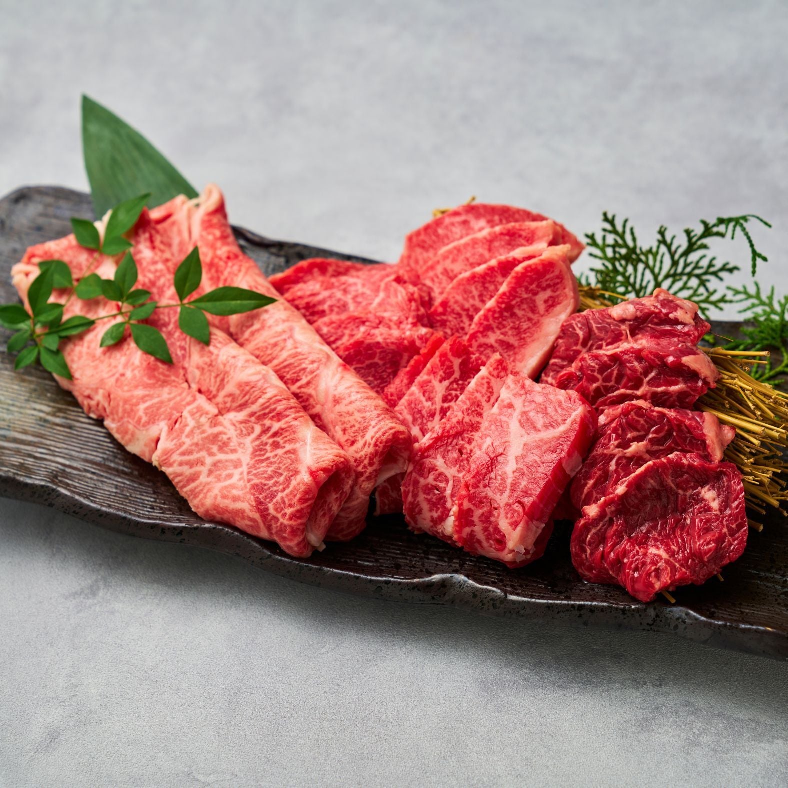 焼肉セット 敬老の日 誕生日 ギフト 肉 メッセージカード/日時指定/熨斗対応可 牛タン 牛肉  バーベキュー お祝い タレ付き 大阪 鶴橋 焼肉白雲台 (おまかせ2段) 400g
