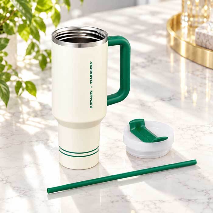 スタバ スタンレー コラボ タンブラー 1183ml ザ・クエンチャー グリーン 海外限定モデル ステンレスボトル ストロー付き 大容量 水筒 おしゃれ 保冷 アウトドア キャンプ オフィス プレゼント