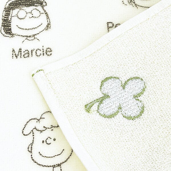 スヌーピー イニシャルミニタオル (クローバー) アイボリー ハンカチ SNOOPY