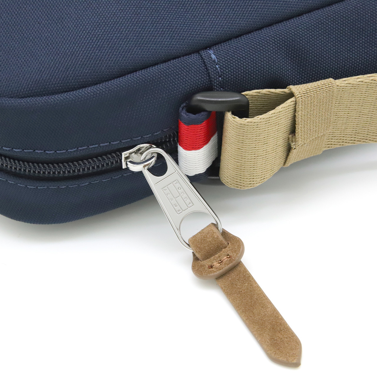トミーヒルフィガー トミージーンズ クロスバッグ TOMMY HILFIGER TOMMY JEANS ショルダーバッグ クロスボディ 2L 斜め掛け ユニセックス メンズ レディース AM0AM14609 C1G 【ラッピング無料 誕生日 お祝い プレゼント ギフト 贈り物】 送料無料