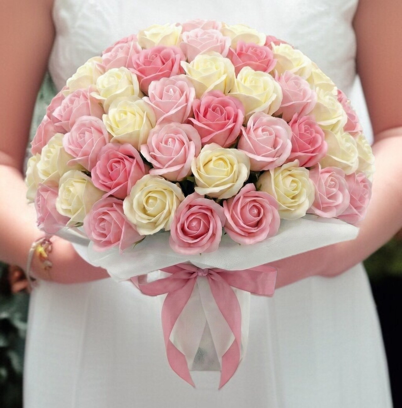 【ミルキーピーチ】「サヴォンローズ」 花束 ブーケ バラの花束 薔薇の花束 花ギフト フラワーギフト フラワーボックス プロポーズ サプライズ ソープフラワー シャボンフラワー 石鹸フラワー 石鹸の花 石鹸のバラ 枯れない花 インテリア 母の日 父の日 敬老の日 クリスマス バレンタイン ホワイトデー 誕生日 入学 卒業 就職 結婚祝い 結婚記念日 退職祝い 記念日 