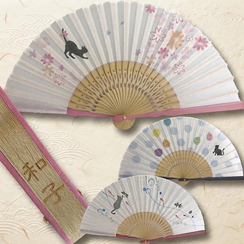 敬老の日 送料無料 名入れ 扇子 ねこあそび 差し袋セット ピンク 水玉 金魚 花柄 綿扇子 名前入り プレゼント 女性用 着物 浴衣 和小物 レディース 桜柄 和装 かわいい 記念品 ノベルティ 誕生日プレゼント 贈り物 ギフト おしゃれ お洒落 おすすめ /扇子/ ネコポス