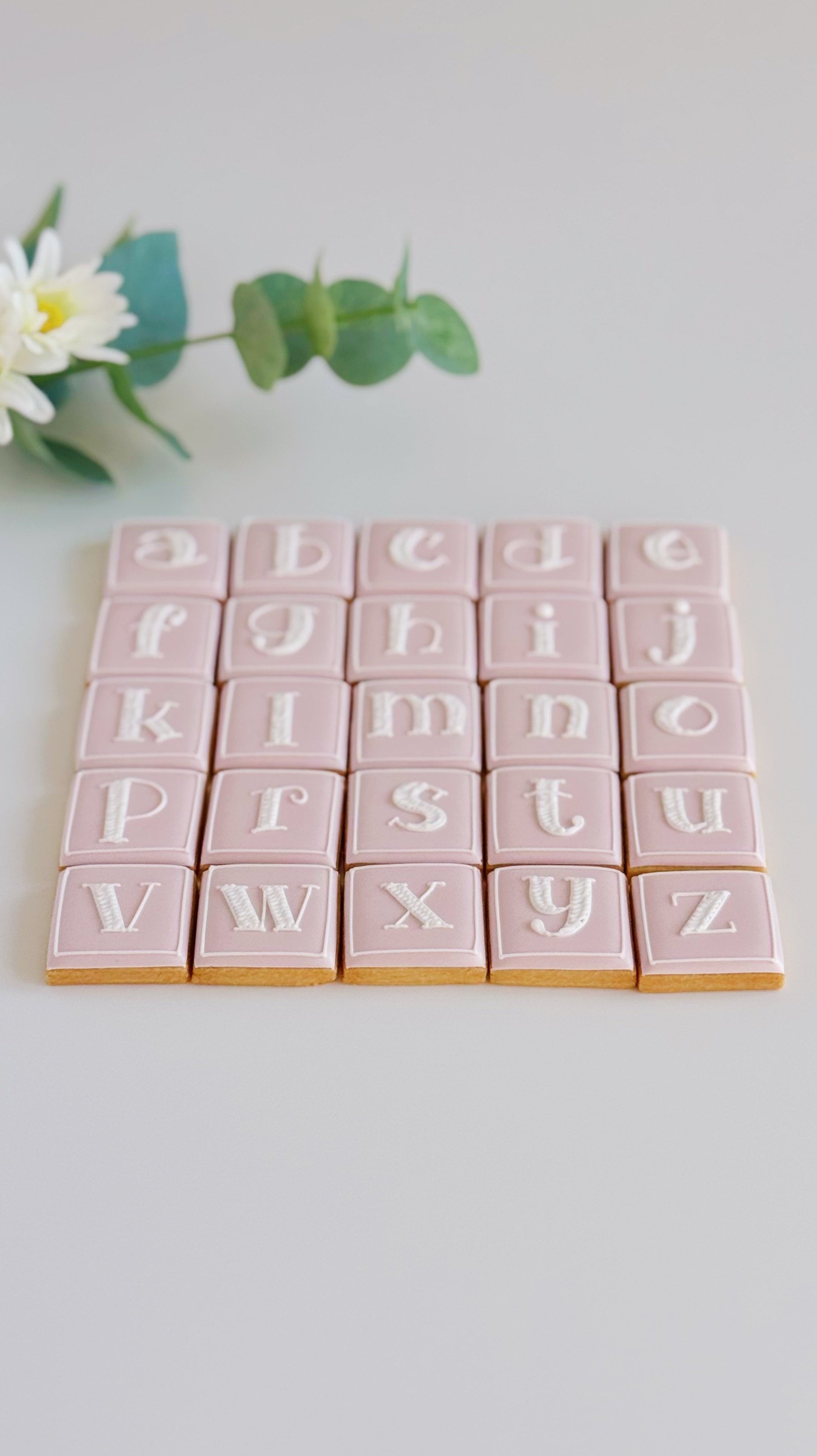 アルファベットクッキー（スクエア） お誕生日 記念日 結婚祝い 出産祝い 退職・送別 卒業・入学祝い 発表会 推し活 お礼・Thank youギフト ウェディング 周年祝い 開店・開業祝い