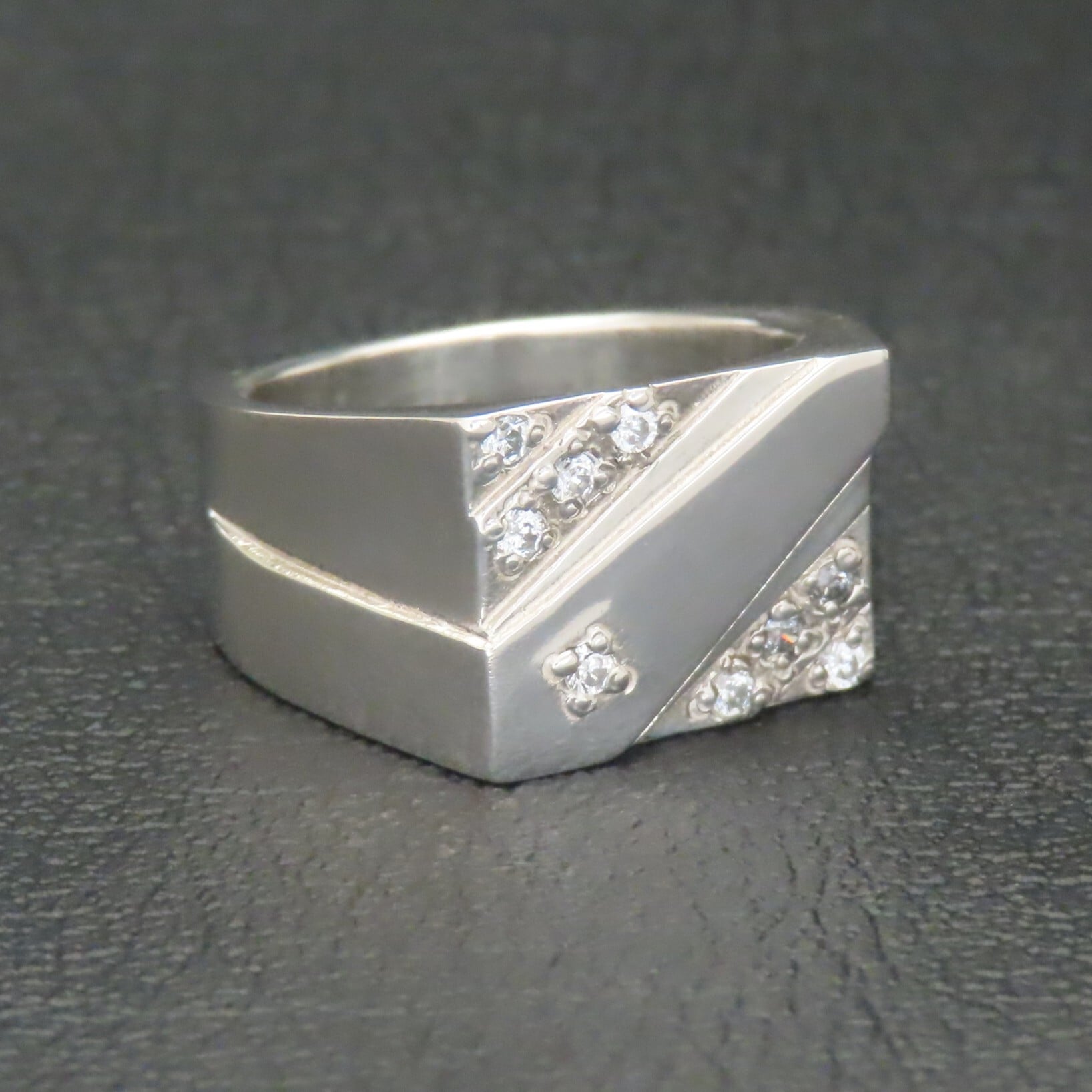 印台リング 指輪 シルバー925 【刻印無料】 印台 リング キュービックジルコニア キラキラ シルバーアクセサリー メンズ ユニセックス クリスマス 誕生日 プレゼント 記念日 父の日 母の日 ハンドメイド 手作り 彫金 ジュエリーボックス 箱 Grand Galleria グランドガレリア