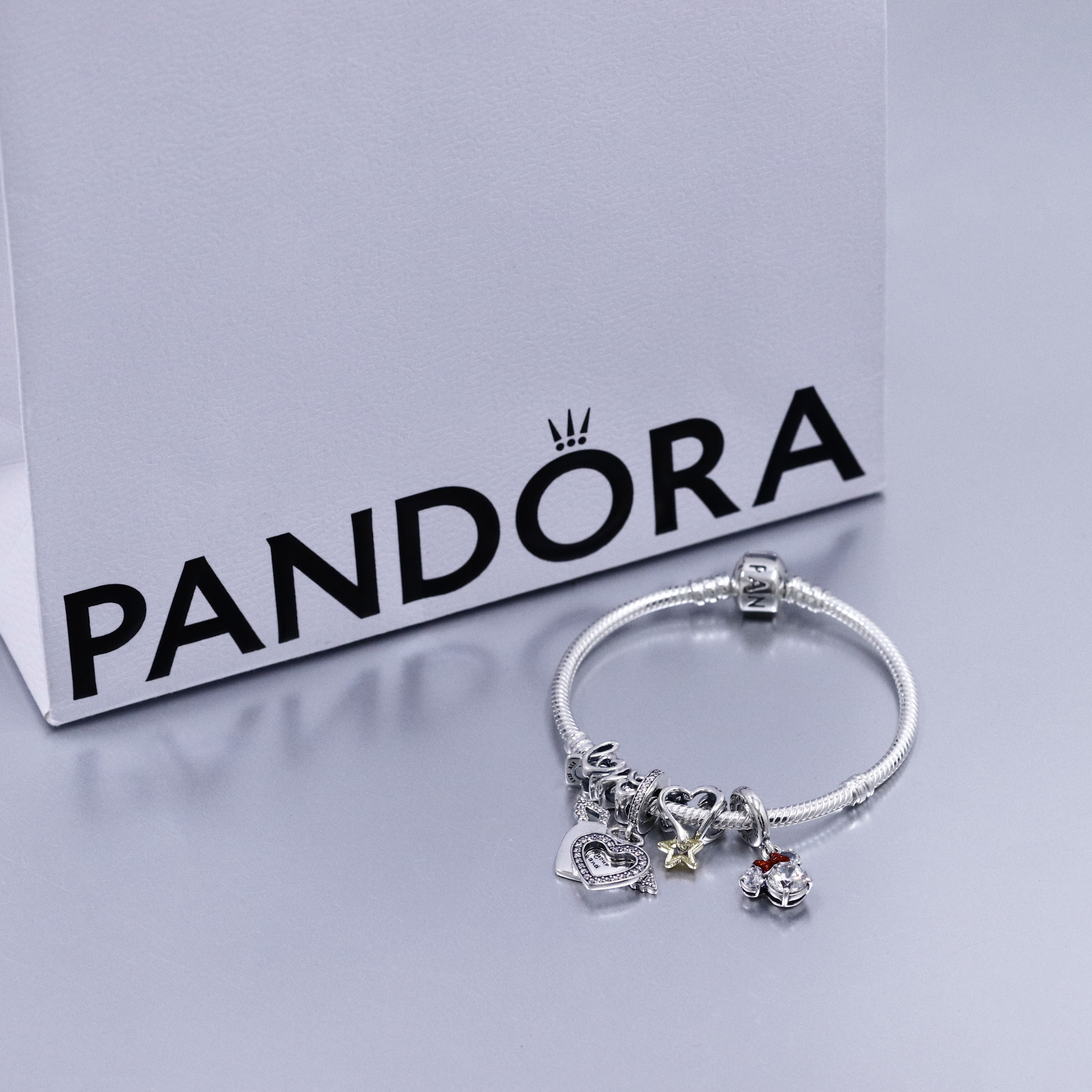 ボックス・ショッパー付 PANDORA(パンドラ) ★ Barrel Clasp Snake Chain Bracelet ★バレルクラスプ スネークチェーン ブレスレット★  チャーム ブレスレット カスタマイズ アクセサリー シンプル 日常使い 誕生日 記念日 母の日 プレゼント ギフト