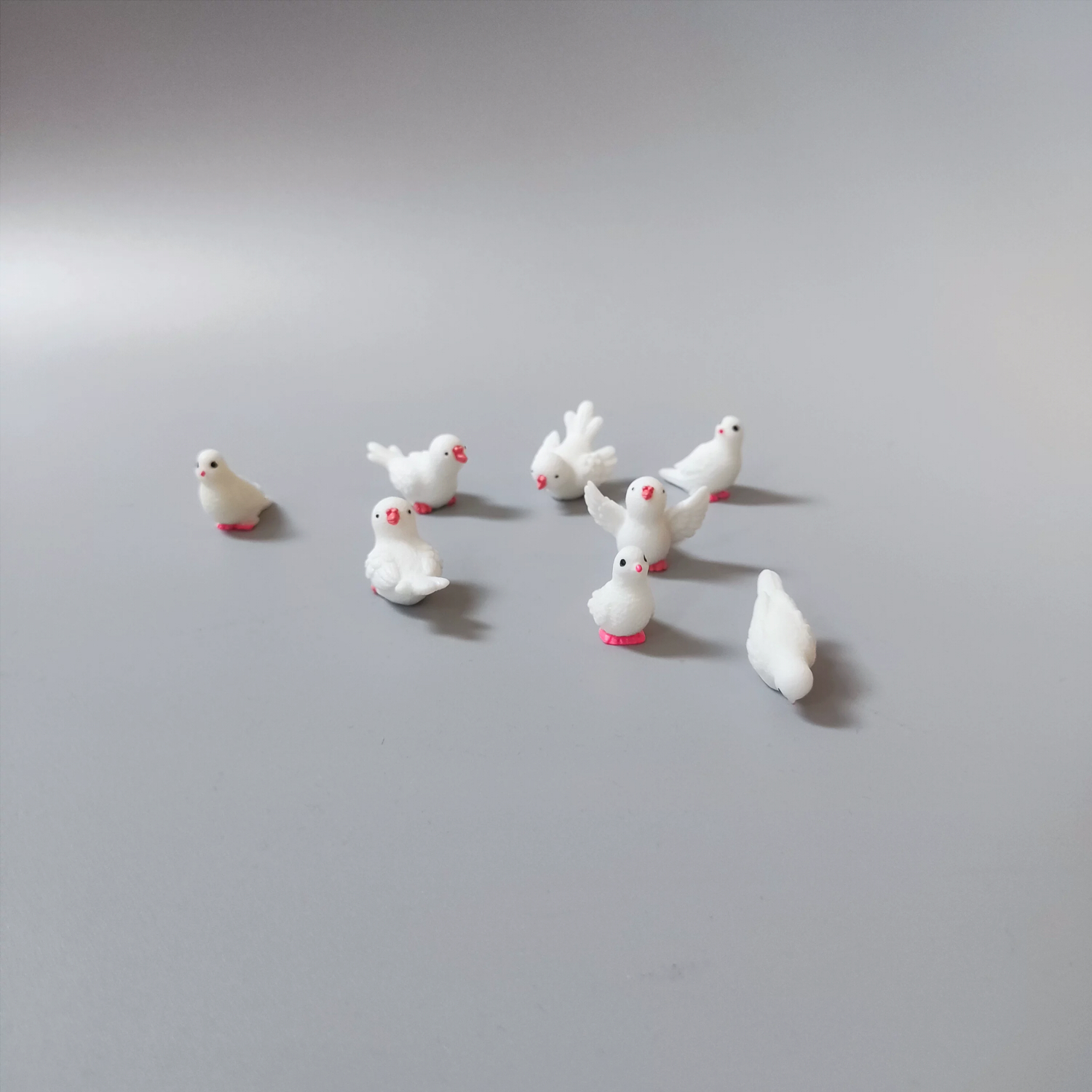 ハト 置物 8個セット ミニチュア 小鳥 オブジェ かわいい 鳥 フィギュア 樹脂製 卓上 飾り 箱庭 ジオラマ DIY ガーデニング インテリア デスク 雑貨 プレゼント