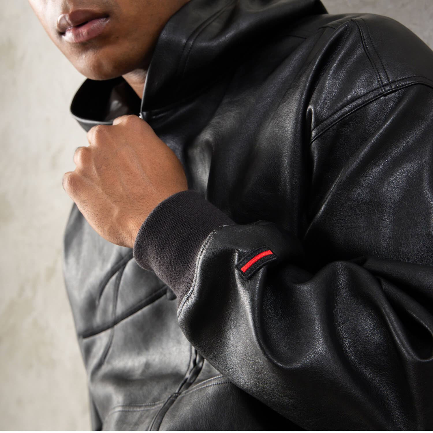 FUBU フブ レザージャケット メンズ レディース fam-62300 フェイクレザー ジップ フーディー パーカー ブルゾン 合皮 スクリプトロゴ 刺繍 ビッグシルエット ストリート ヒップホップ ダンス カジュアル M L XL XXL 2026FW Karlas
