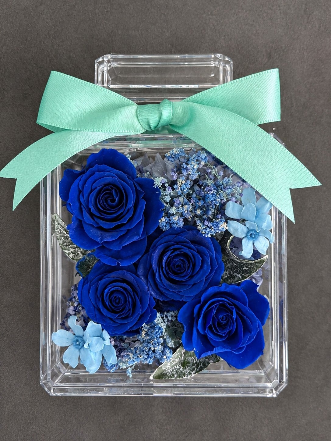 プリザーブドフラワー／青い薔薇と小花の香水瓶ギフト(ピンクと白い薔薇のカラーバリエーションあり)