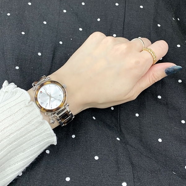 揺れる オーブチャーム 女性 レディース 母の日 女友達 姪っ子 娘 プレゼント 腕時計 手表 ヴィヴィアン ウエストウッド ゴールド シルバー べっ甲柄 ブレスレット ウォッチ 選べる4カラー 成人 卒業 入学