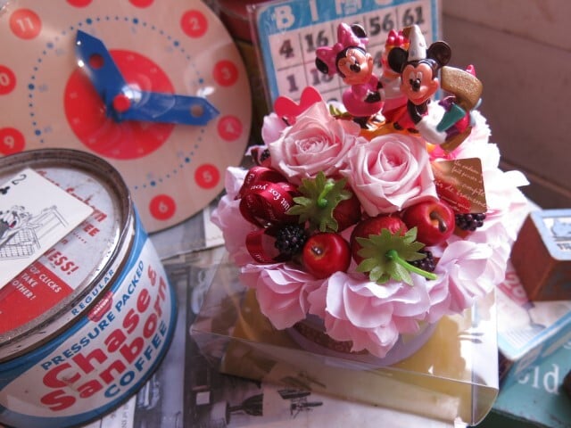 クリスマスプレゼント ミッキー ミニー 花束風 フラワーケーキ プリザーブドフラワー入り ケース付き ノーマル ミッキーマウス ミニー ◆誕生日プレゼント・記念日の贈り物におすすめのフラワーギフト