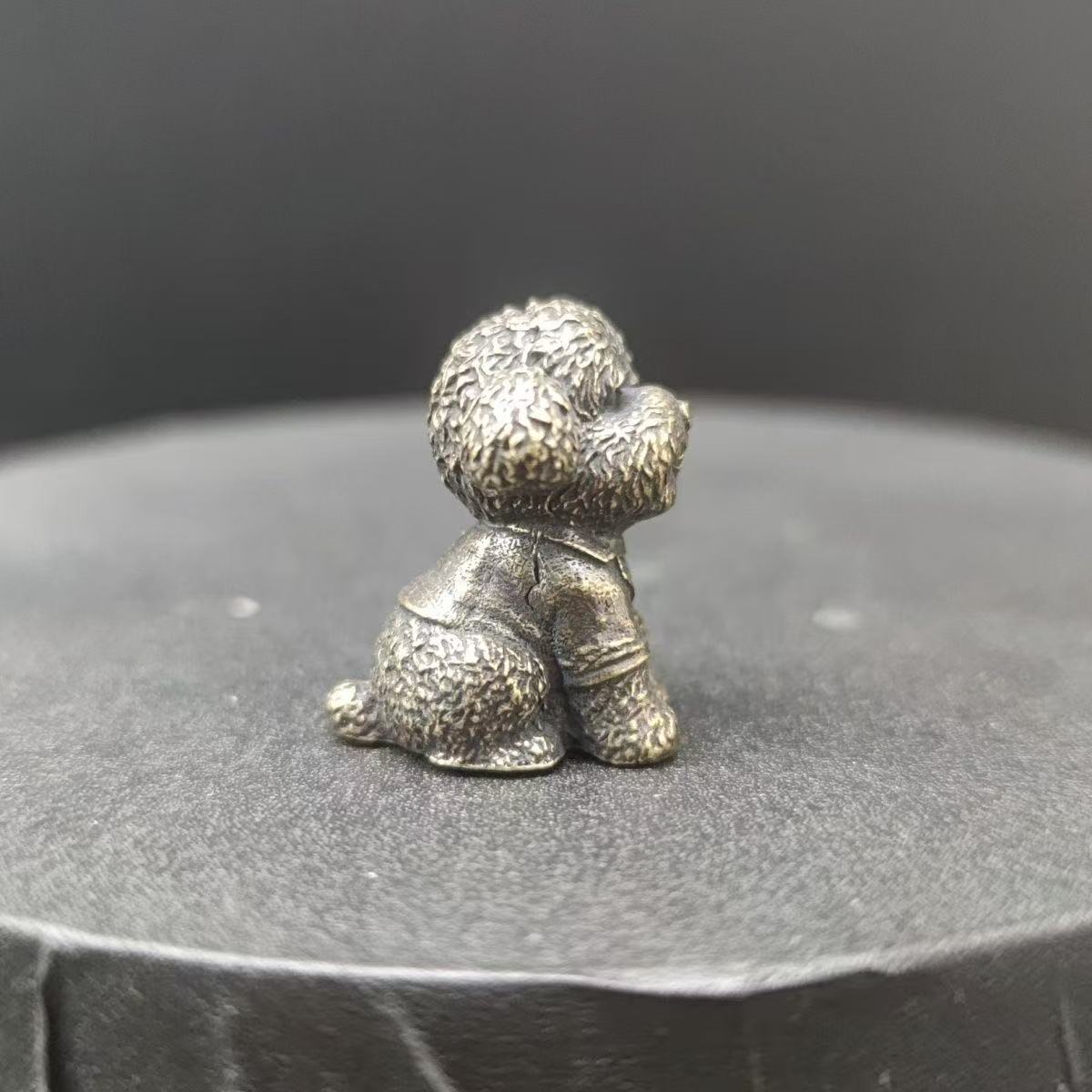 犬 置物 プードル ミニチュア 真鍮製 オブジェ ミニ フィギュア 犬雑貨 アンティーク風 ブラス インテリア 小物 卓上 かわいい プレゼント