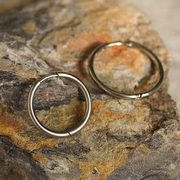 ピアス フープ つけっぱなし リング わっか 大ぶり アレルギー対応 ステンレス 幅2.0mm × 内径 16mm 20mm 中折れ 大人 上品 通勤 オフィス シンプル