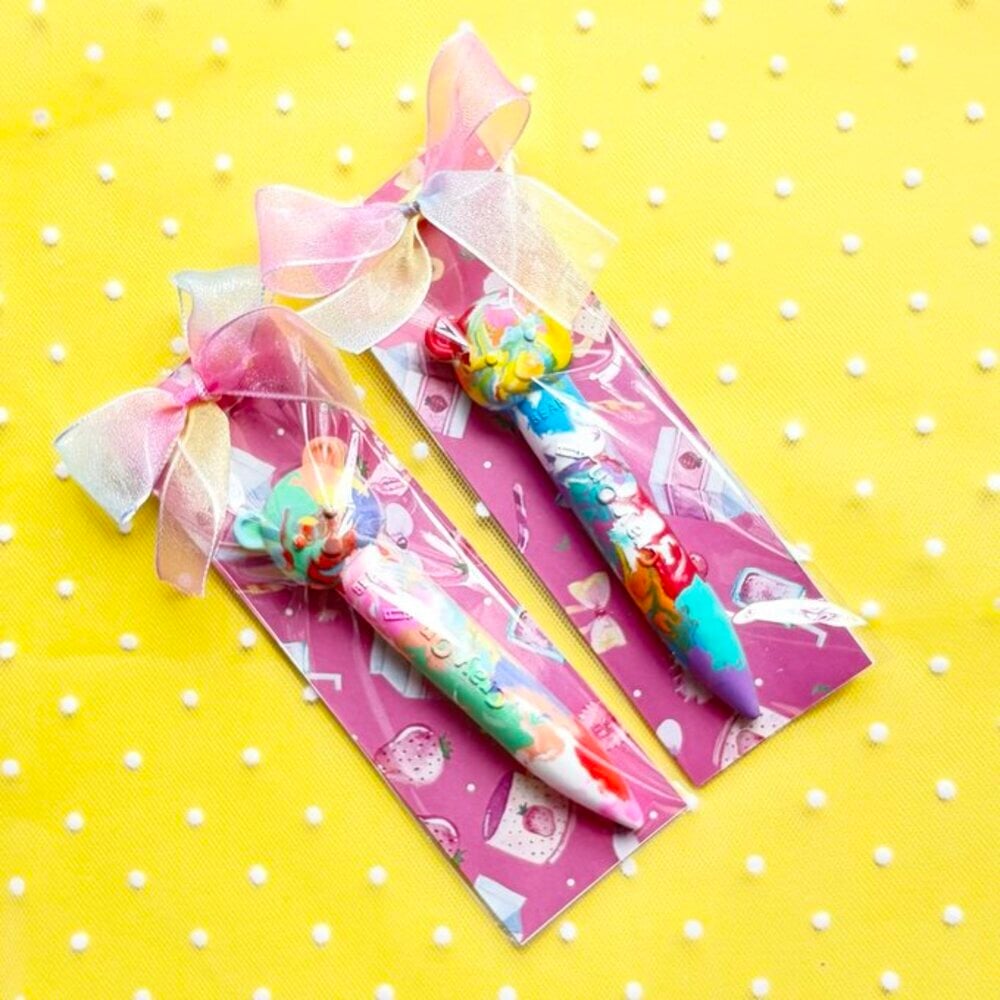 １つでたくさんの色がかける クレヨン 知育玩具 誕生日プレゼント 出産祝い 名前入り おえかき ギフト はじめてのおえかき 名入れ スティッククレヨン こども 世界にひとつ カラフル