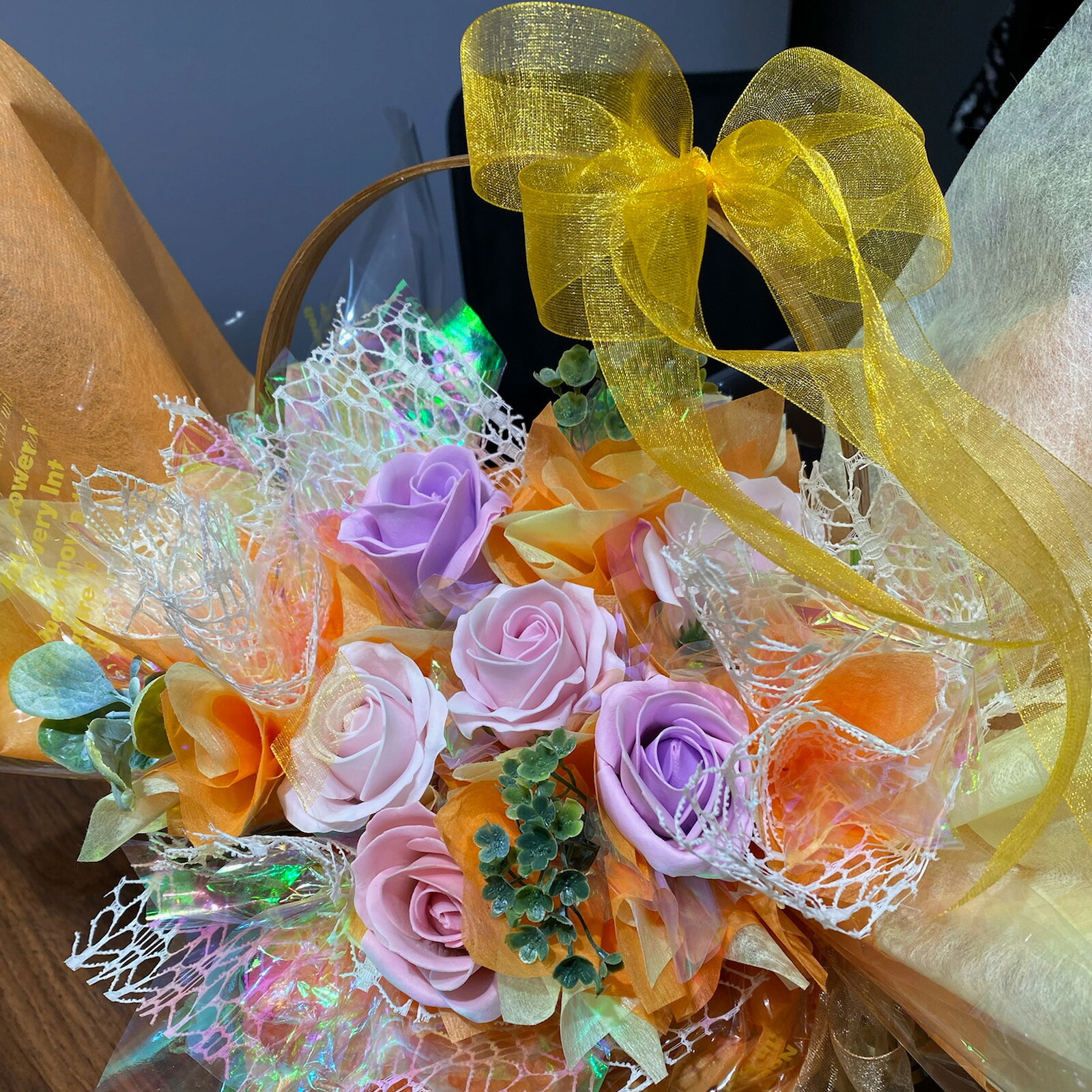 キャンディー フラワー アレンジ 送料無料 花 プレゼント ソープフラワー 造花 かごアレンジ ギフト オレンジ 花 誕生日 女性 母 祖母 女友達 退職祝い 上司 還暦祝い 結婚記念日 母の日 発表会 ライブ 両親 お祝い 子供 贈り物 推し活