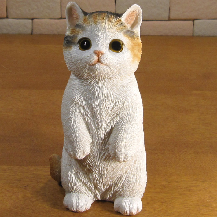 猫　置物 リアル　シンお願いキャット　４　ミケ　ネコ　動物オブジェ　ガーデン　オーナメント　店舗　カウンター　装飾　オブジェ　インテリア　玄関先　庭　ねこ好きさん人気ギフト　動物人気ギフト　クリスマスプレゼント　お誕生日祝い　母の日人気　父の日人気　敬老の日人気