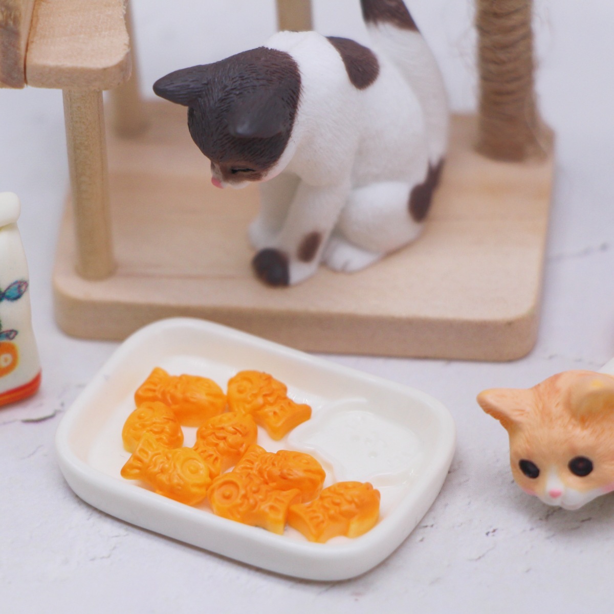 ミニチュア 猫 キャットタワー 置物 ドールハウス 家具 ねこ フィギュア 小物 フード付き ミニ模型 ジオラマ 撮影小道具 BJD ドール用 DIY デコレーション インテリア