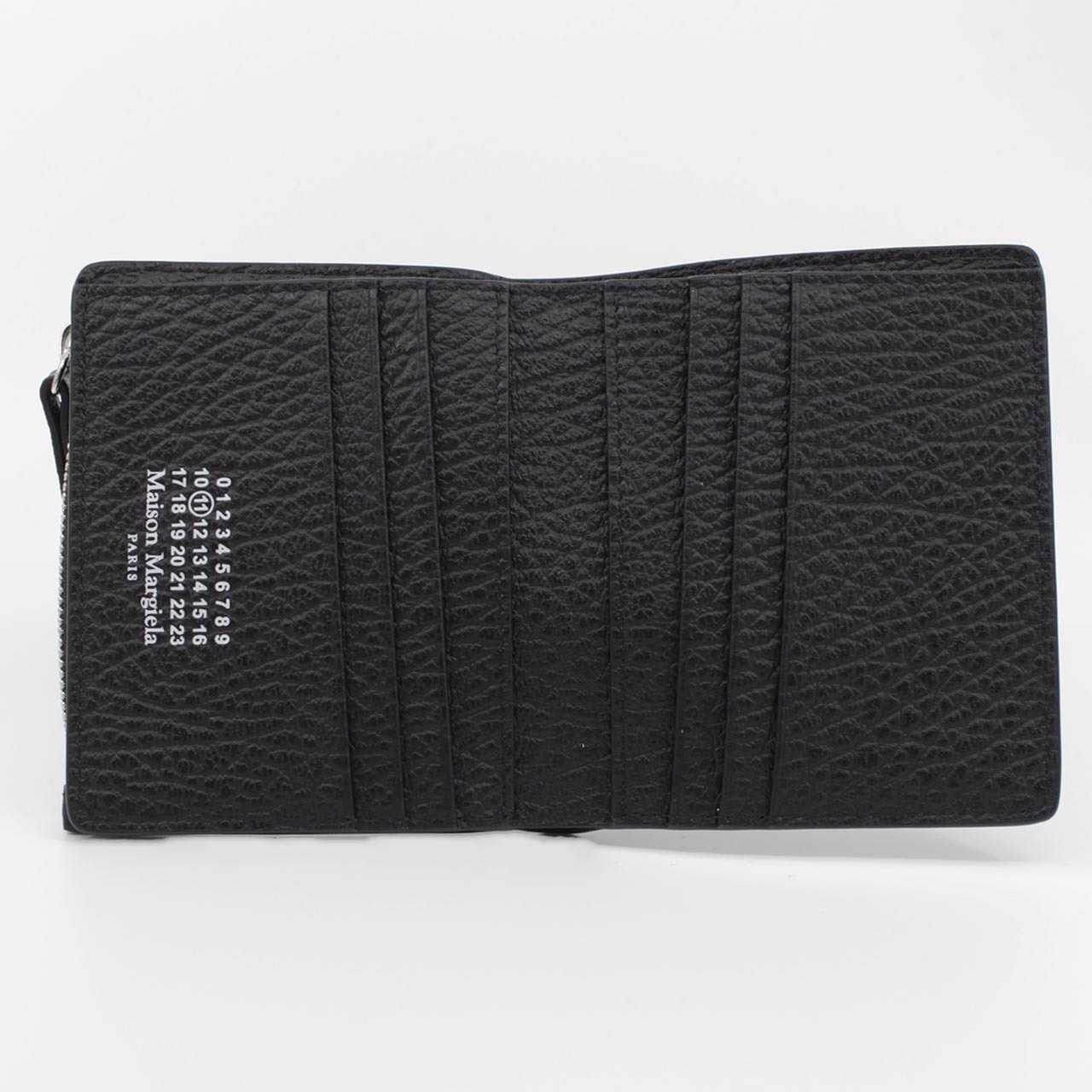 メゾン マルジェラ　Maison Margiela　二つ折り財布　SA1UI0023 P4455 T8103　ブラック　グレインレザー　4ステッチ フリップフラップ ウォレット　コンパクト財布　ミニウォレット