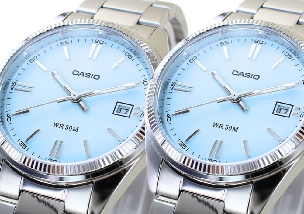 ラッピング済 ギフトセット カシオ ペアウォッチ 腕時計 メンズ レディース シルバー アイスブルー ライトブルー CASIO 海外モデル 2本セット 日付表示 50m防水 ペアボックス 紙袋付き プレゼント ギフト 成人 卒業 入学