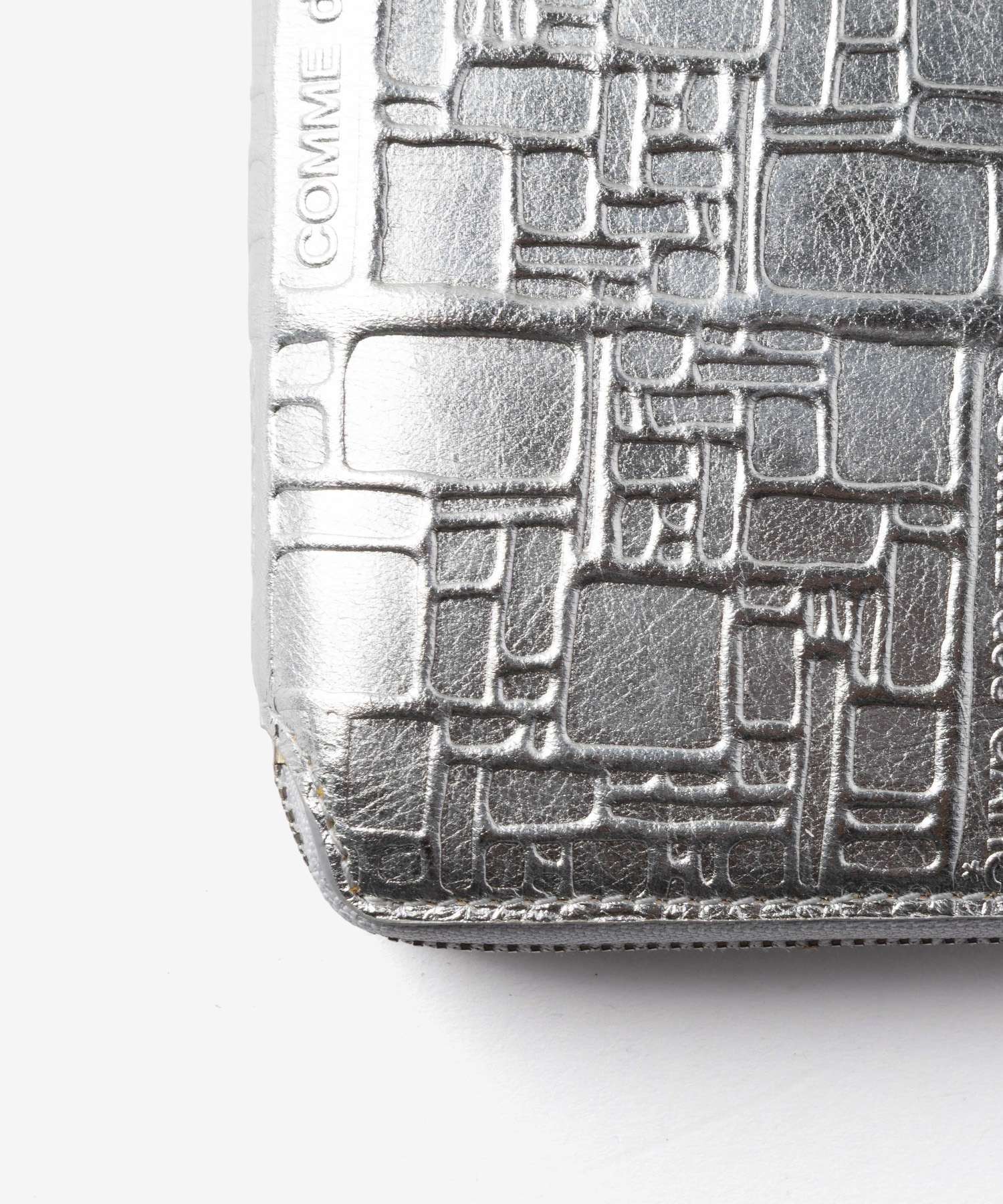 コムデギャルソン COMME DES GARCONS EMBOSSED LOGOTYPE エンボス ロゴタイプ Bifold Wallet 二つ折り財布 SA2100EG ユニセックス 財布