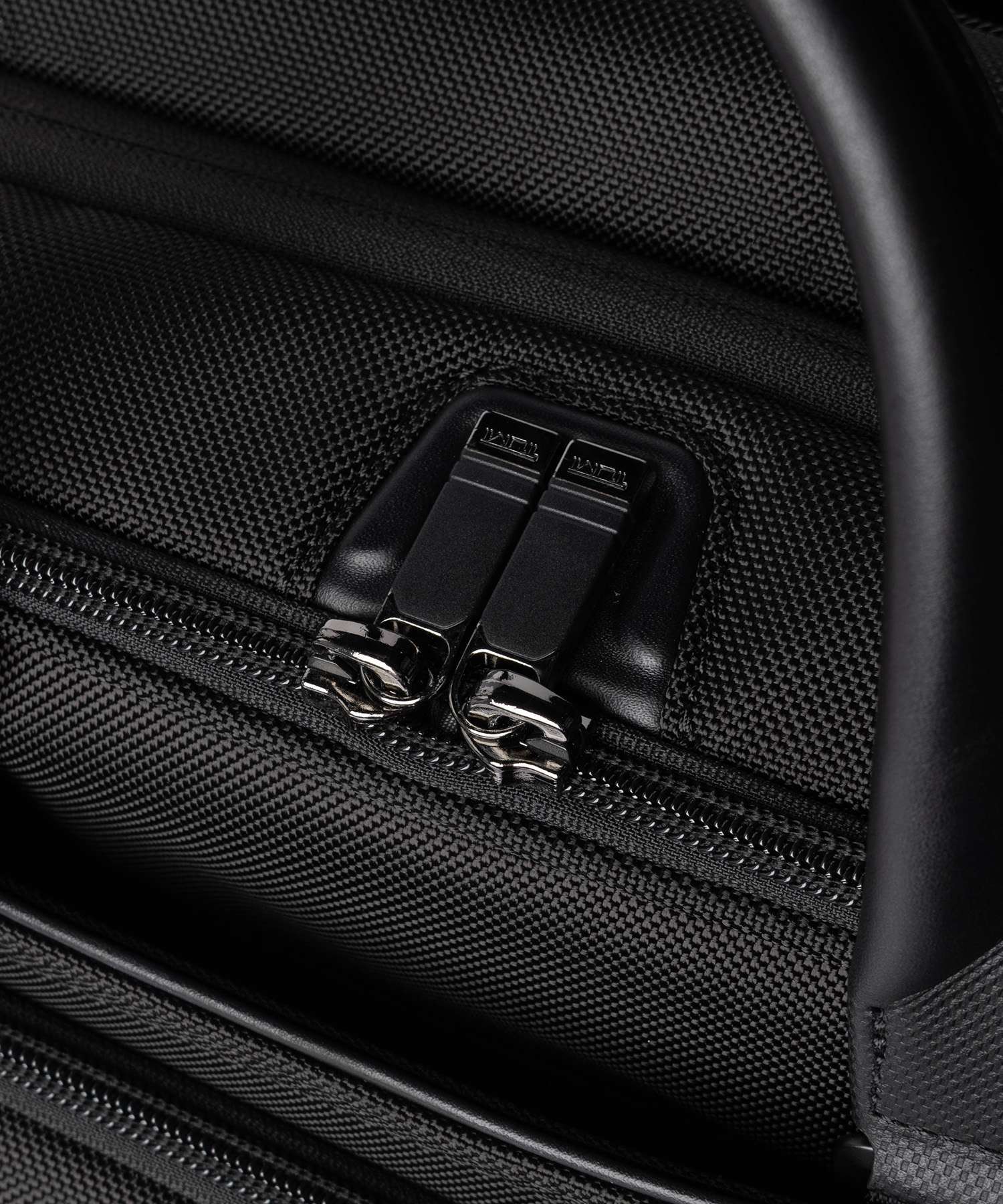 トゥミ TUMI ALPHA アルファ MEDIUM 15 EXP BRIEFCASE ミディアム 15インチ エクスパンダブル ブリーフケース 02603141D4 158971 ビジネスバッグ 通勤 メンズ バッグ ブラック